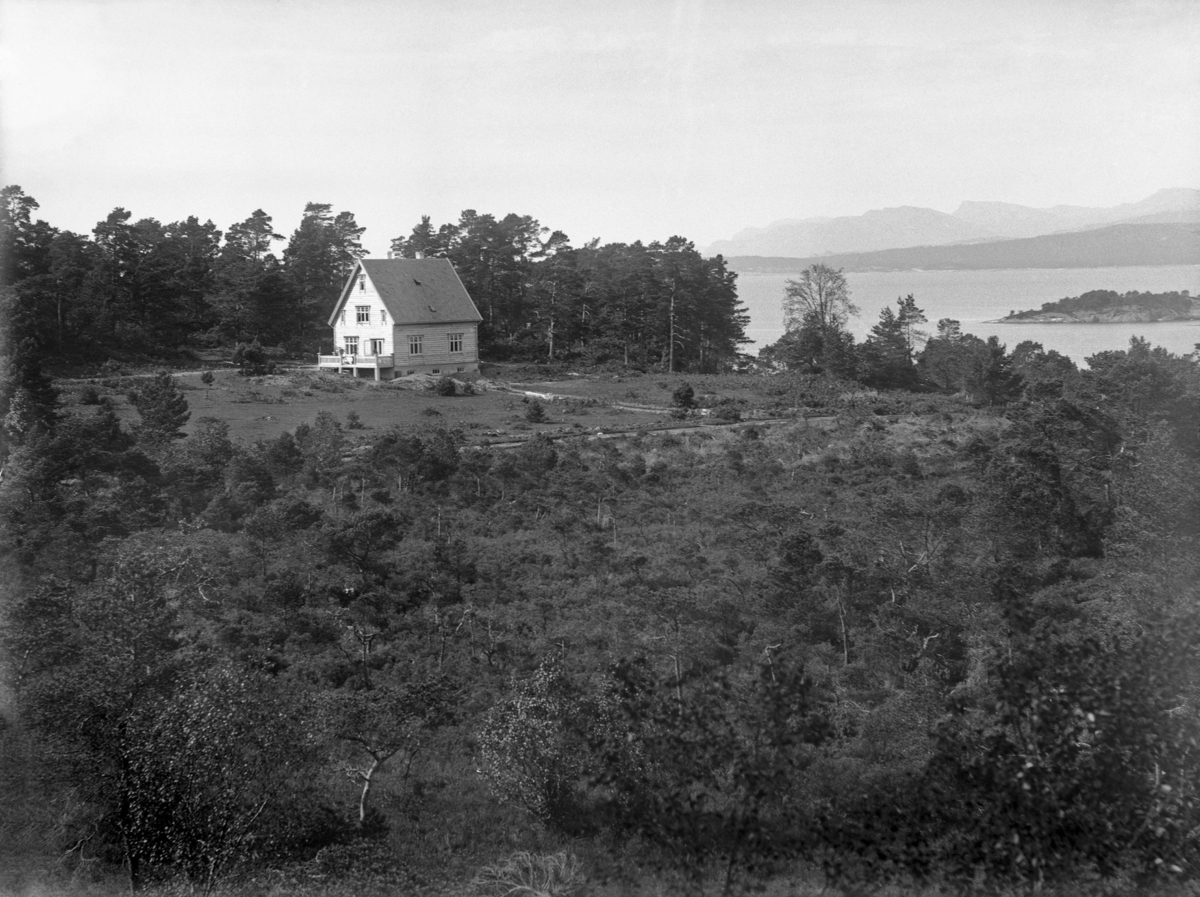 Hus, Hage
Fotografert 1900 Ca.