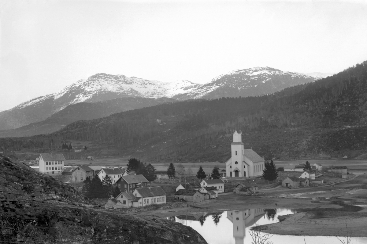 Naustdal. Fotografert i perioden mellom 1905 - 1943