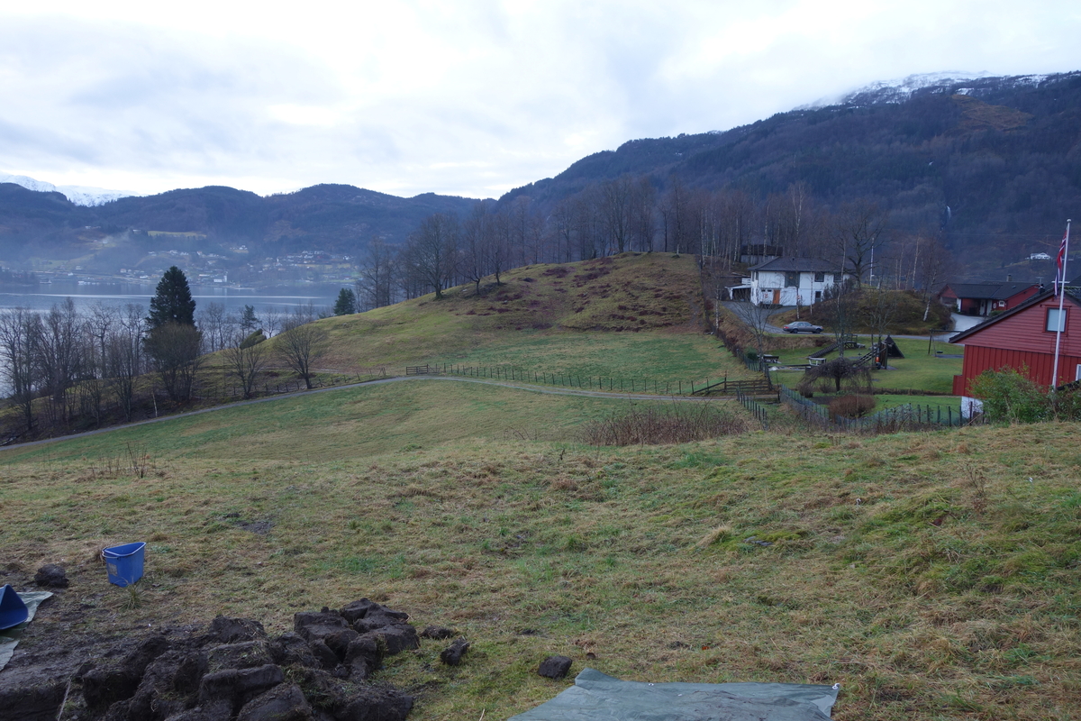 Utsyn fra felt over Valland og Ytre Samlafjorden.