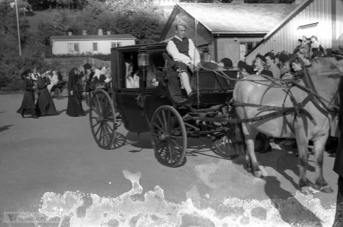 "Fylket på utstilling på Alexandra 17.12.1953"?."Husfliddagene"