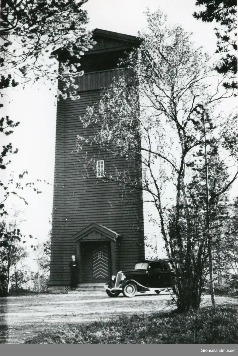 Svanvik i Pasvik. Utkikkstårn bygget i 1935 på 96 høyden. Tårnet brant ...