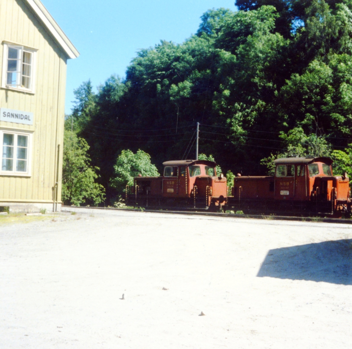 Ved Sannidal stasjon. Kragerøbanen.