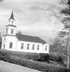 Hemsö kyrka, belägen på Hemsö vid Ångermanälvens utlopp. Kyrkan uppfördes åren 1859-1865 i trä med vitmålad lockpanel, den har torn och rundbågiga småspröjsade fönster. Sadeltaket täcks av svartmålad plåt. Predikstolen är gjord av Lars Erik Hofrén 1864 och belägen ovanför altaret. Kyrkan restaurerades 1987-88.