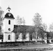 Högsjö kyrka. Kyrkan invigdes 1789. Byggmästaren var Simon Geting från Sundsvall efter ritningar av Per Hagmansson bosatt i Sundsvall. Bildhuggaren till en del inredning är Pehr Westman från Hemsön. Predikstolen och altaruppsättningen i den nyklassicistiska stilen är Olof Hofréns arbete. Orgel tillverkades av J.G. Ek från Härnösand. Olof Hofrén fick i uppdrag att måla, ornera och förgylla orgelfasaden. Altartavlan föreställande korset på Golgatan är en målning av Sven Linnborg från början av 1900-talet