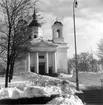 Domkyrkan med parken. Arkitekt Johan Adolf Hawerman. Nyklassistisk stil. Vitputsad stenkyrka med ett mittorn, två mindre torn och västfasad med pelarrad. En del inventarier från den äldre kyrkan bland annat altartavlan från 1700-talet.Treskeppigt kyrkorum. Orgel från 1731 av Johan Caliman med barockfasad av Magnus Granlund från Hudiksvall