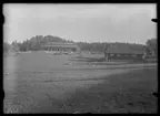 Under uppförande, Hallstahammars herrgård, taget från Spikgården, på Vallby friluftsmuseum i Västerås.