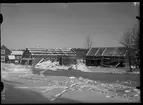 Stall och ladugård, under uppförande, på Vallby friluftsmuseum i Västerås.