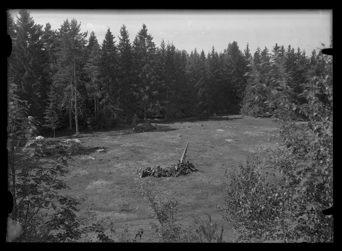 Badelunda sn, Anundshögsområdet, Långby.
Skeppssättning IV, det västra skeppet, före renoveringen. 1933.