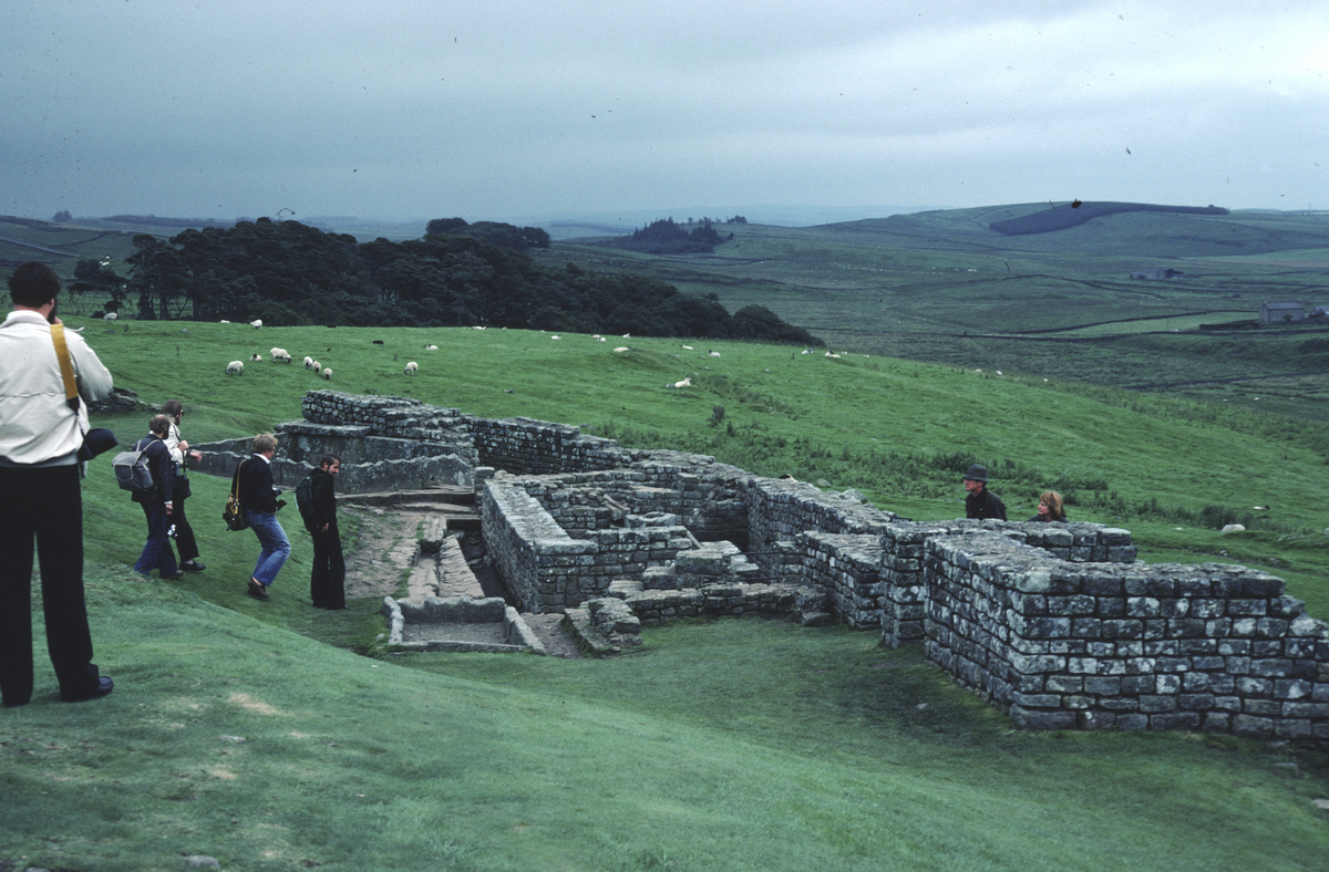 Romersk fort Housesteads og Hadrians mur. 