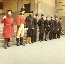 Historiske politiuniformer