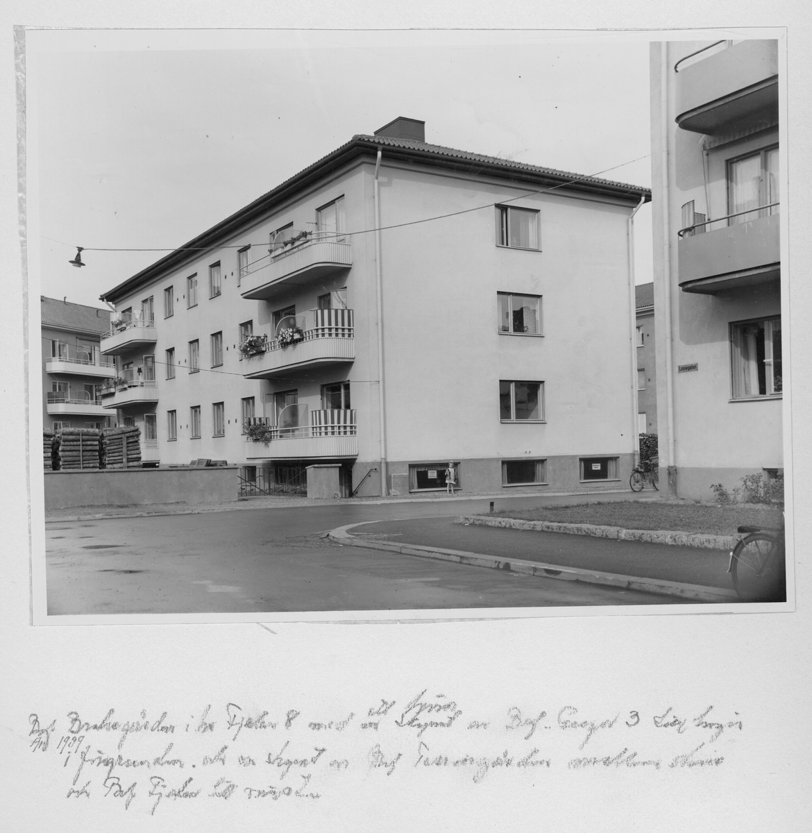 Linnégatan i korsningen med Brahegatan i Västerås 1939.