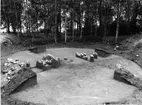 Gravfältet vid Holm hög nr 9, från NO. Färdigutgrävd.