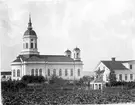 Domkyrkan, exteriör. Arkitekt Johan Adolf Hawerman. Nyklassistisk stil. Vitputsad stenkyrka med ett mittorn ,två mindre torn och västfasad med pelarrad.En del inventarier från den äldre kyrkan bland annat altartavlan från 1700-talet.Treskeppigt kyrkorum. Orgel från 1731 av Johan Caliman med barockfasad av Magnus Granlund från Hudiksvall