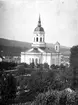 Härnösasnds domkyrka. Arkitekt Johan Adolf Hawerman. Nyklassistisk stil. Vitputsad stenkyrka med ett mittorn ,två mindre torn och västfasad med pelarrad. En del inventarier från den äldre kyrkan bland annat altartavlan från 1700-talet.Treskeppigt kyrkorum. Orgel från 1731 av Johan Caliman med barockfasad av Magnus Granlund från Hudiksvall