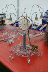 Klokkestativ laget av Glenn Frode Pedersen.