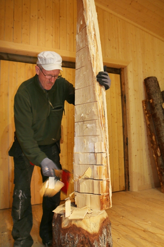 Øksing av hals til elvebåt. Kurs