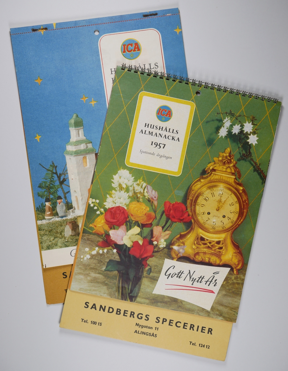 Väggalmanacka

1.  Hushållskalender 1954.
Gott nytt år från er Ica-handlare.

2.  dito 1957.


Månadsblad med illustration, monterade på kartong med tryck:
Sandbers specerier, Nygatan 11 Alingsås.

Telefonnummer 1954: 15 resp 2412
Telefonnummer 1957: 100 15 resp 124 12