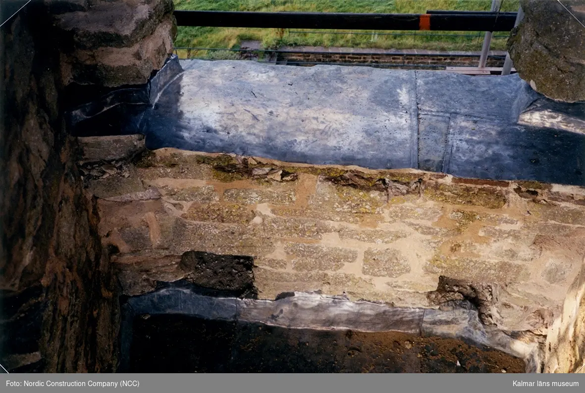 Murverksreparationer år 1998 avseende södra längan på Borgholms slottsruin.