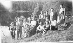 Gruppebilde av turfølge ved Balteskardvannet.