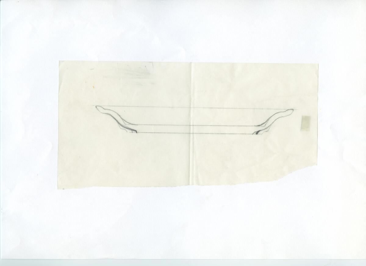 Skisser och referensmaterial till olika porslin- och glasföremål som grytor, kannor, koppar med fat, servisglas m.m. Bland annat formgivning för Rosenthal. Några skisskopior av Tapio Wirkkalas formgivning för Venini - inspirationsmaterial?