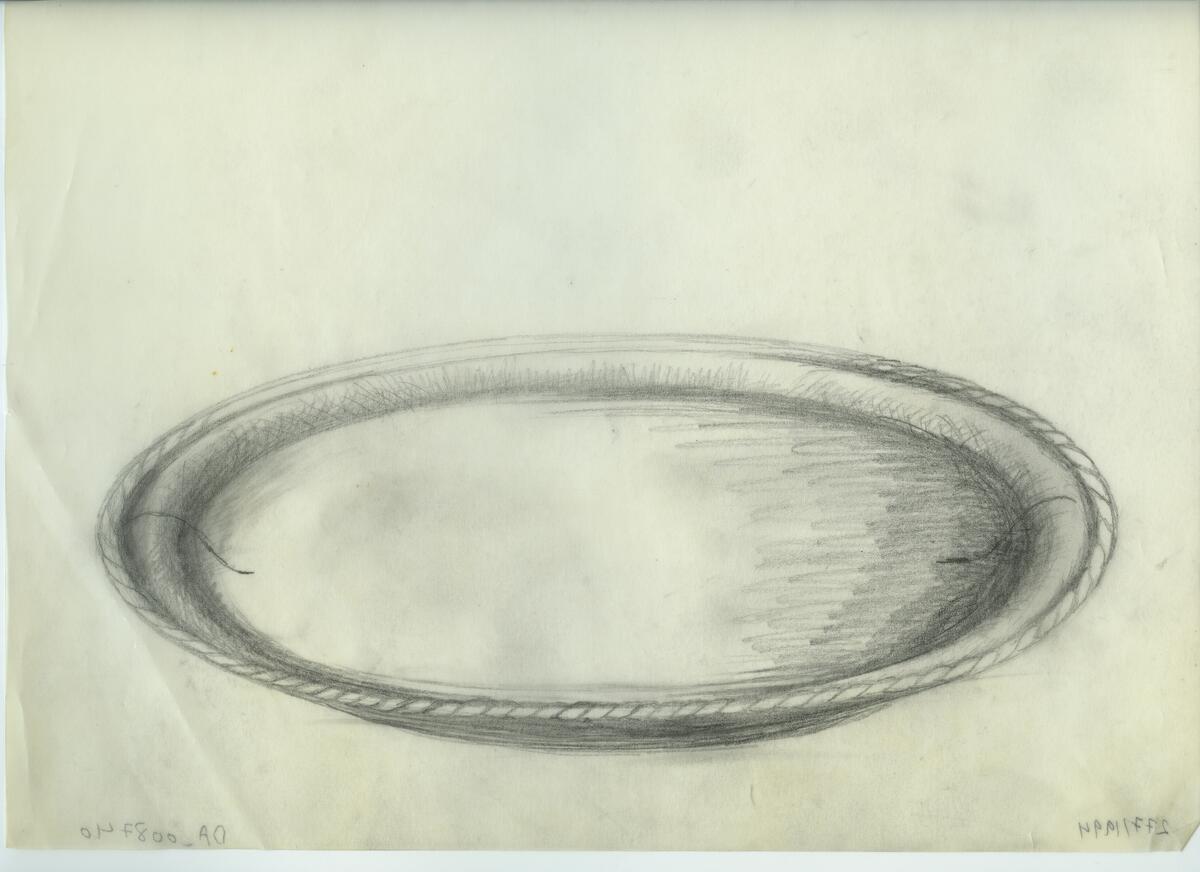 Skisser och referensmaterial till olika porslin- och glasföremål som grytor, kannor, koppar med fat, servisglas m.m. Bland annat formgivning för Rosenthal. Några skisskopior av Tapio Wirkkalas formgivning för Venini - inspirationsmaterial?
