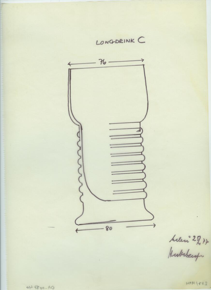 Skisser och referensmaterial till olika porslin- och glasföremål som grytor, kannor, koppar med fat, servisglas m.m. Bland annat formgivning för Rosenthal. Några skisskopior av Tapio Wirkkalas formgivning för Venini - inspirationsmaterial?