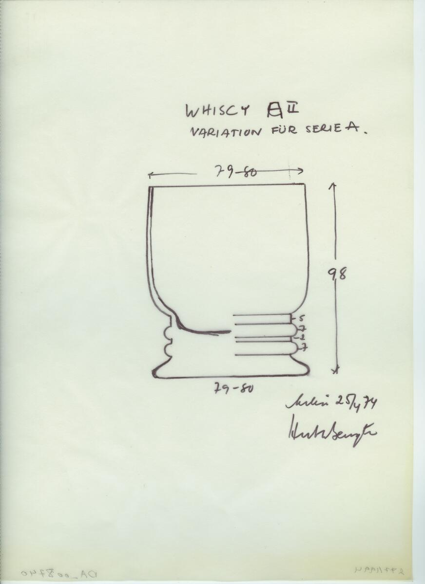 Skisser och referensmaterial till olika porslin- och glasföremål som grytor, kannor, koppar med fat, servisglas m.m. Bland annat formgivning för Rosenthal. Några skisskopior av Tapio Wirkkalas formgivning för Venini - inspirationsmaterial?