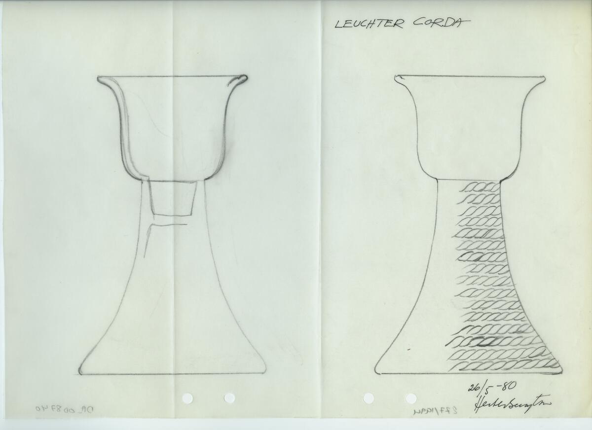 Skisser och referensmaterial till olika porslin- och glasföremål som grytor, kannor, koppar med fat, servisglas m.m. Bland annat formgivning för Rosenthal. Några skisskopior av Tapio Wirkkalas formgivning för Venini - inspirationsmaterial?