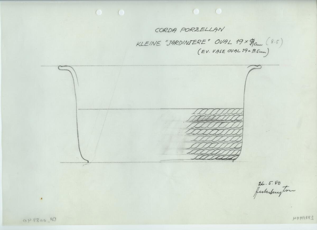 Skisser och referensmaterial till olika porslin- och glasföremål som grytor, kannor, koppar med fat, servisglas m.m. Bland annat formgivning för Rosenthal. Några skisskopior av Tapio Wirkkalas formgivning för Venini - inspirationsmaterial?