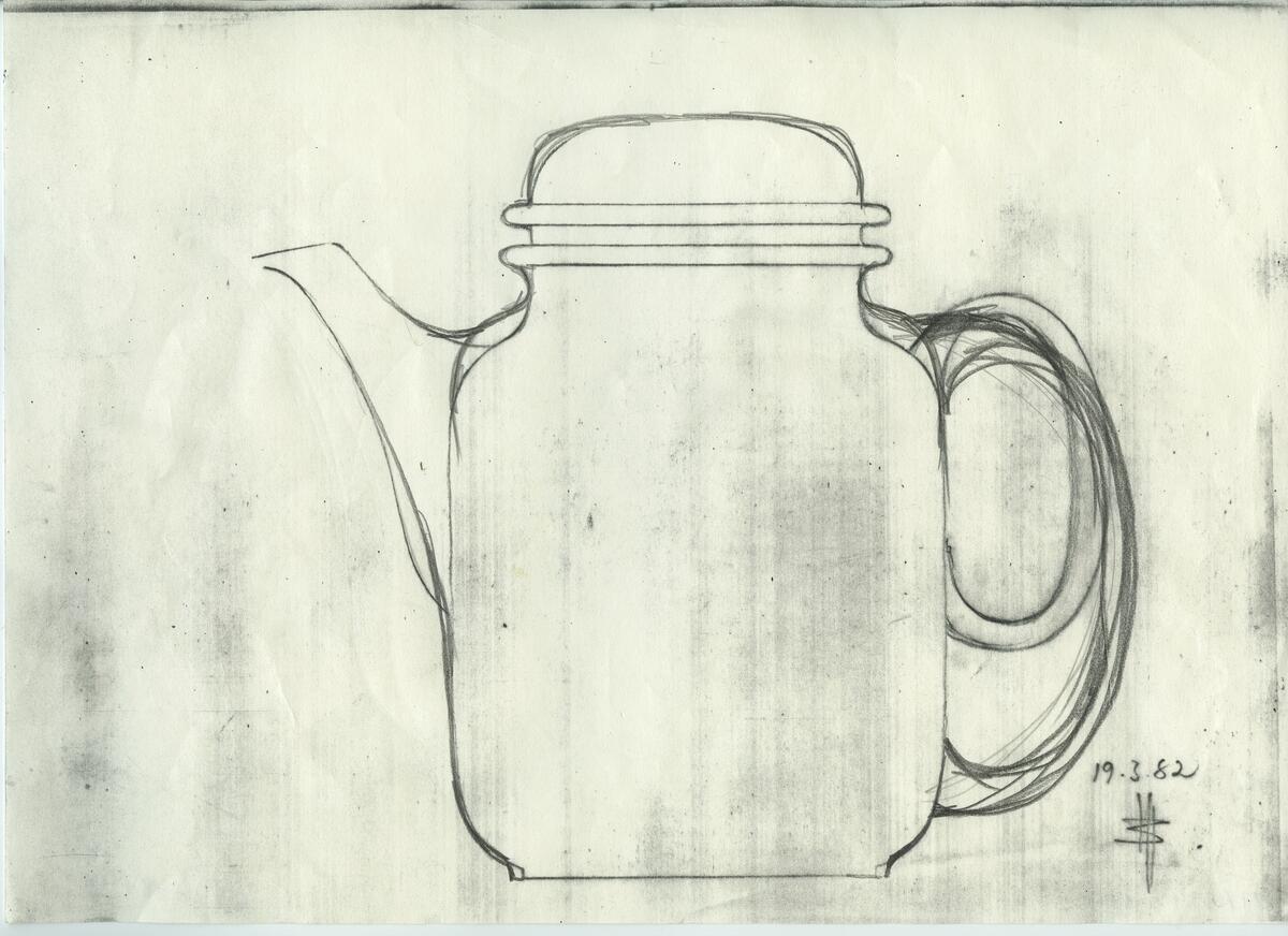 Skisser och referensmaterial till olika porslin- och glasföremål som grytor, kannor, koppar med fat, servisglas m.m. Bland annat formgivning för Rosenthal. Några skisskopior av Tapio Wirkkalas formgivning för Venini - inspirationsmaterial?