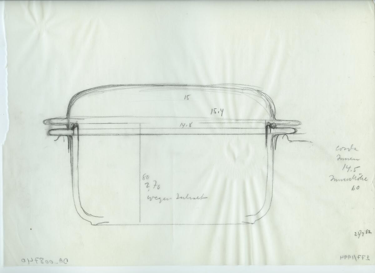 Skisser och referensmaterial till olika porslin- och glasföremål som grytor, kannor, koppar med fat, servisglas m.m. Bland annat formgivning för Rosenthal. Några skisskopior av Tapio Wirkkalas formgivning för Venini - inspirationsmaterial?