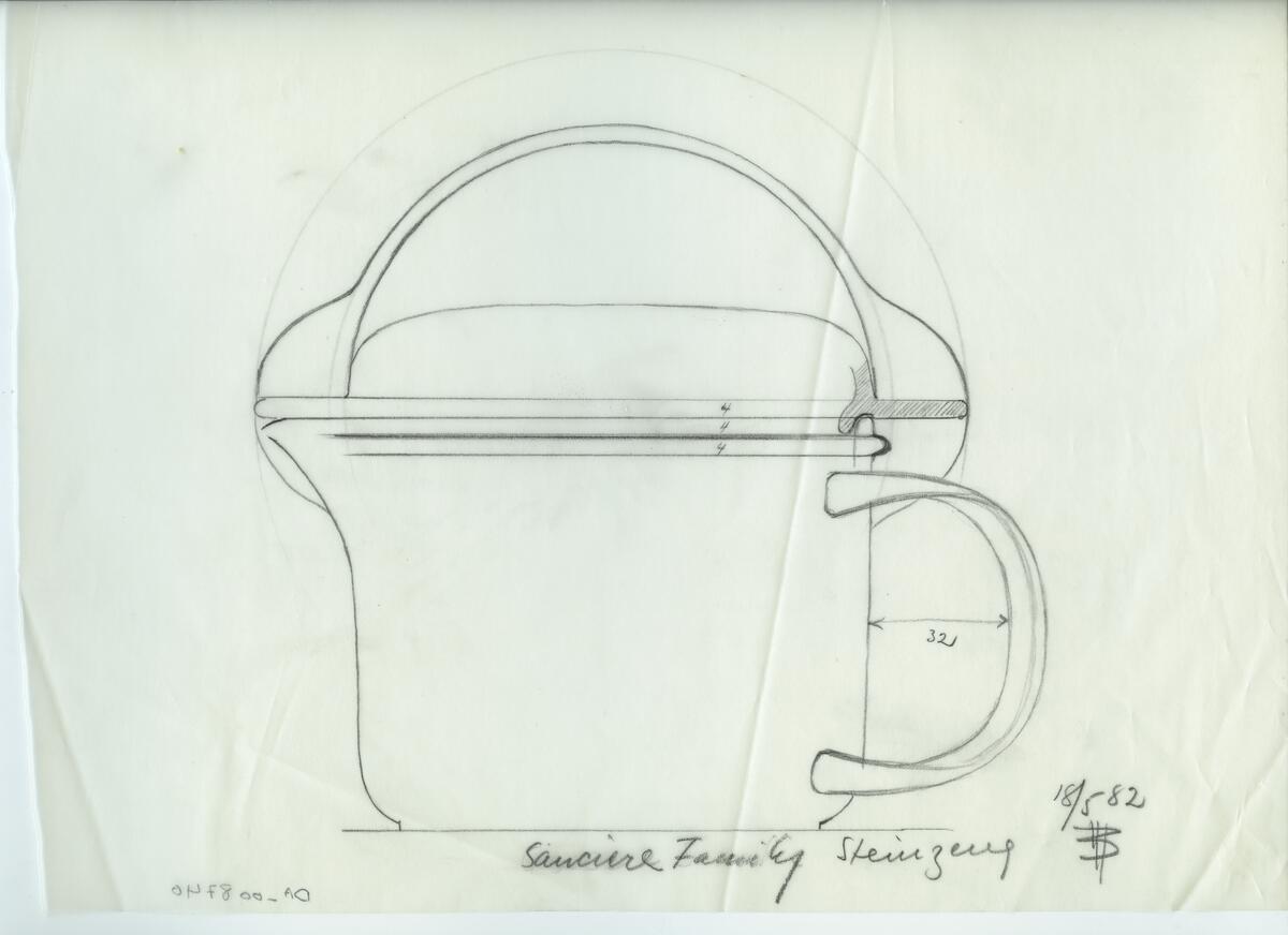 Skisser och referensmaterial till olika porslin- och glasföremål som grytor, kannor, koppar med fat, servisglas m.m. Bland annat formgivning för Rosenthal. Några skisskopior av Tapio Wirkkalas formgivning för Venini - inspirationsmaterial?