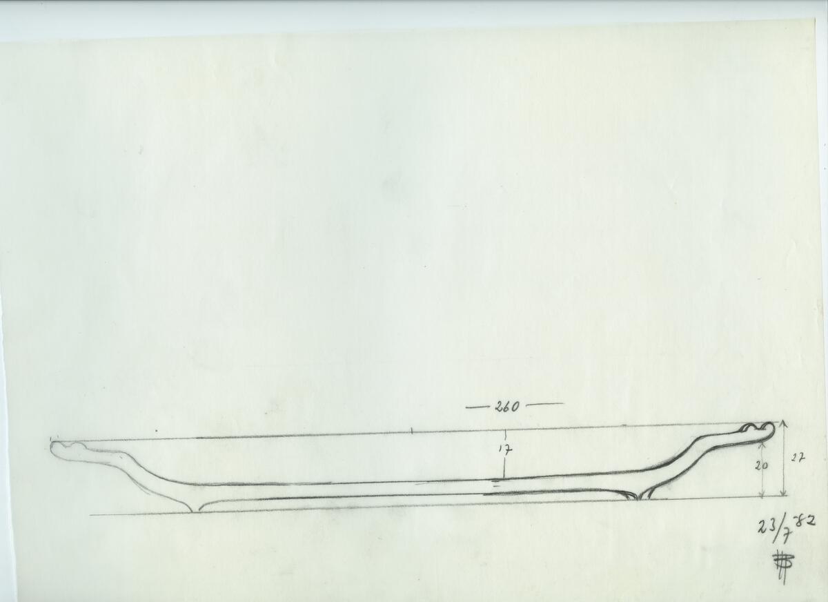 Skisser och referensmaterial till olika porslin- och glasföremål som grytor, kannor, koppar med fat, servisglas m.m. Bland annat formgivning för Rosenthal. Några skisskopior av Tapio Wirkkalas formgivning för Venini - inspirationsmaterial?