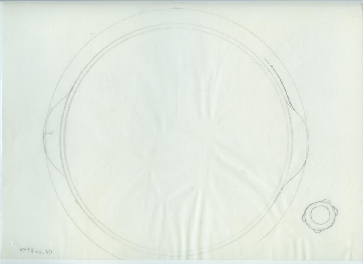 Skisser och referensmaterial till olika porslin- och glasföremål som grytor, kannor, koppar med fat, servisglas m.m. Bland annat formgivning för Rosenthal. Några skisskopior av Tapio Wirkkalas formgivning för Venini - inspirationsmaterial?