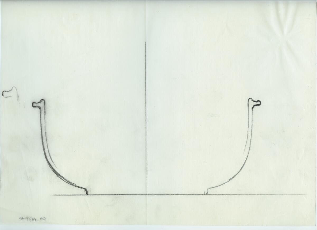 Skisser och referensmaterial till olika porslin- och glasföremål som grytor, kannor, koppar med fat, servisglas m.m. Bland annat formgivning för Rosenthal. Några skisskopior av Tapio Wirkkalas formgivning för Venini - inspirationsmaterial?