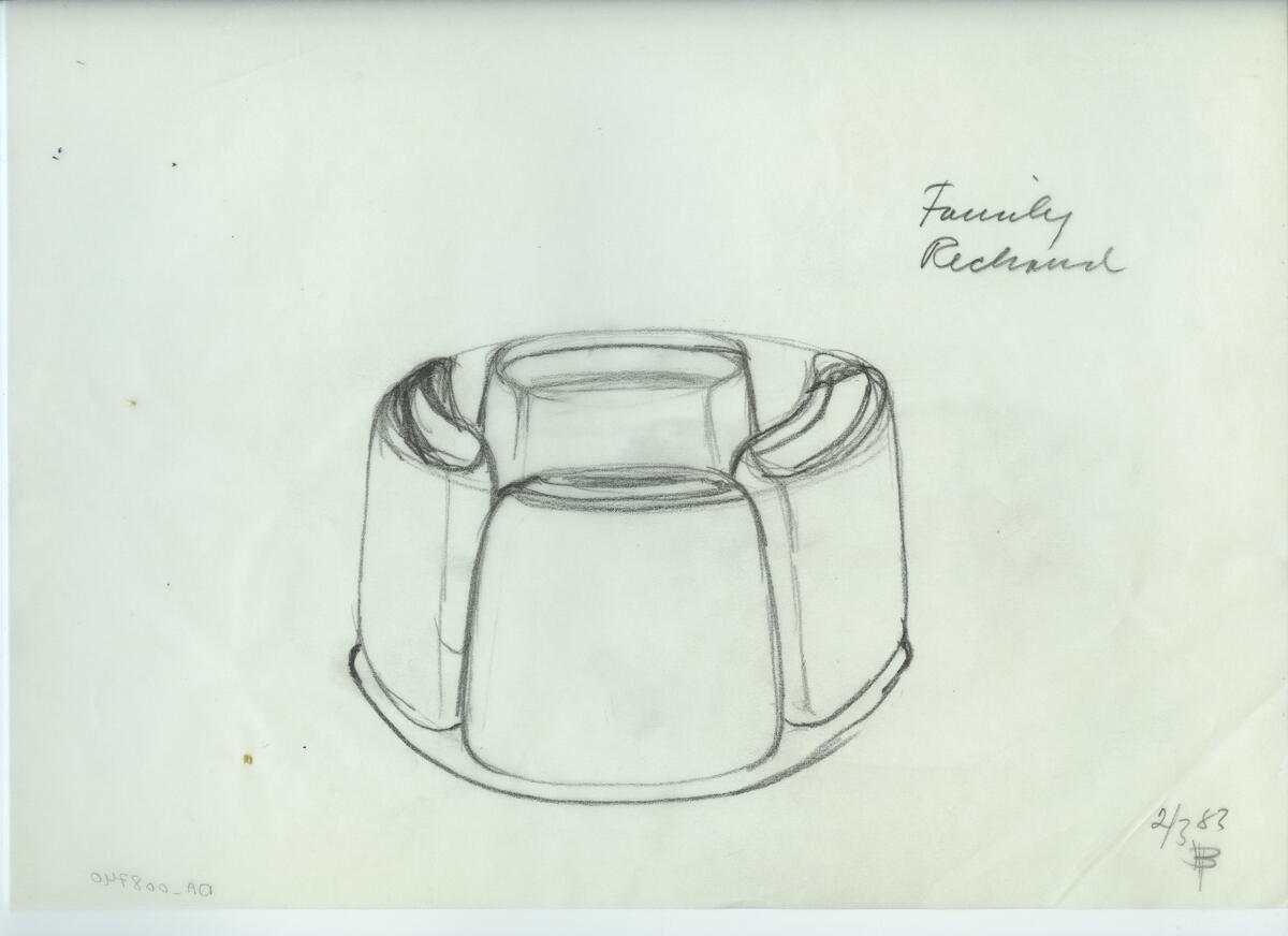 Skisser och referensmaterial till olika porslin- och glasföremål som grytor, kannor, koppar med fat, servisglas m.m. Bland annat formgivning för Rosenthal. Några skisskopior av Tapio Wirkkalas formgivning för Venini - inspirationsmaterial?