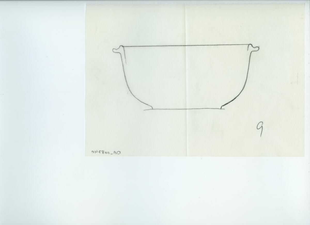 Skisser och referensmaterial till olika porslin- och glasföremål som grytor, kannor, koppar med fat, servisglas m.m. Bland annat formgivning för Rosenthal. Några skisskopior av Tapio Wirkkalas formgivning för Venini - inspirationsmaterial?