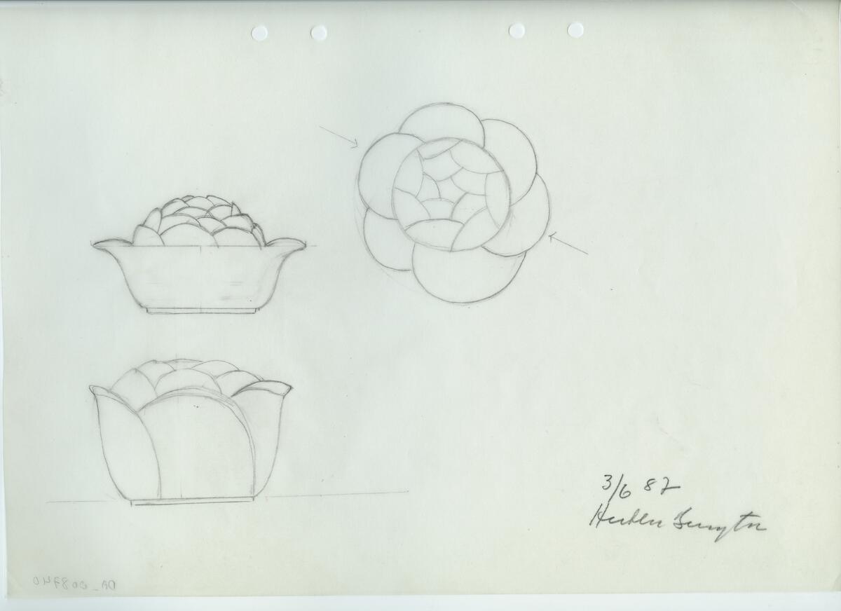 Skisser och referensmaterial till olika porslin- och glasföremål som grytor, kannor, koppar med fat, servisglas m.m. Bland annat formgivning för Rosenthal. Några skisskopior av Tapio Wirkkalas formgivning för Venini - inspirationsmaterial?