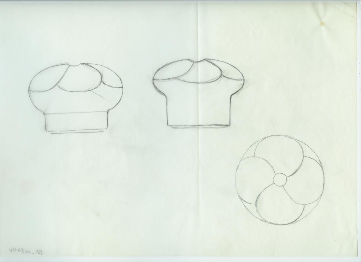Skisser och referensmaterial till olika porslin- och glasföremål som grytor, kannor, koppar med fat, servisglas m.m. Bland annat formgivning för Rosenthal. Några skisskopior av Tapio Wirkkalas formgivning för Venini - inspirationsmaterial?