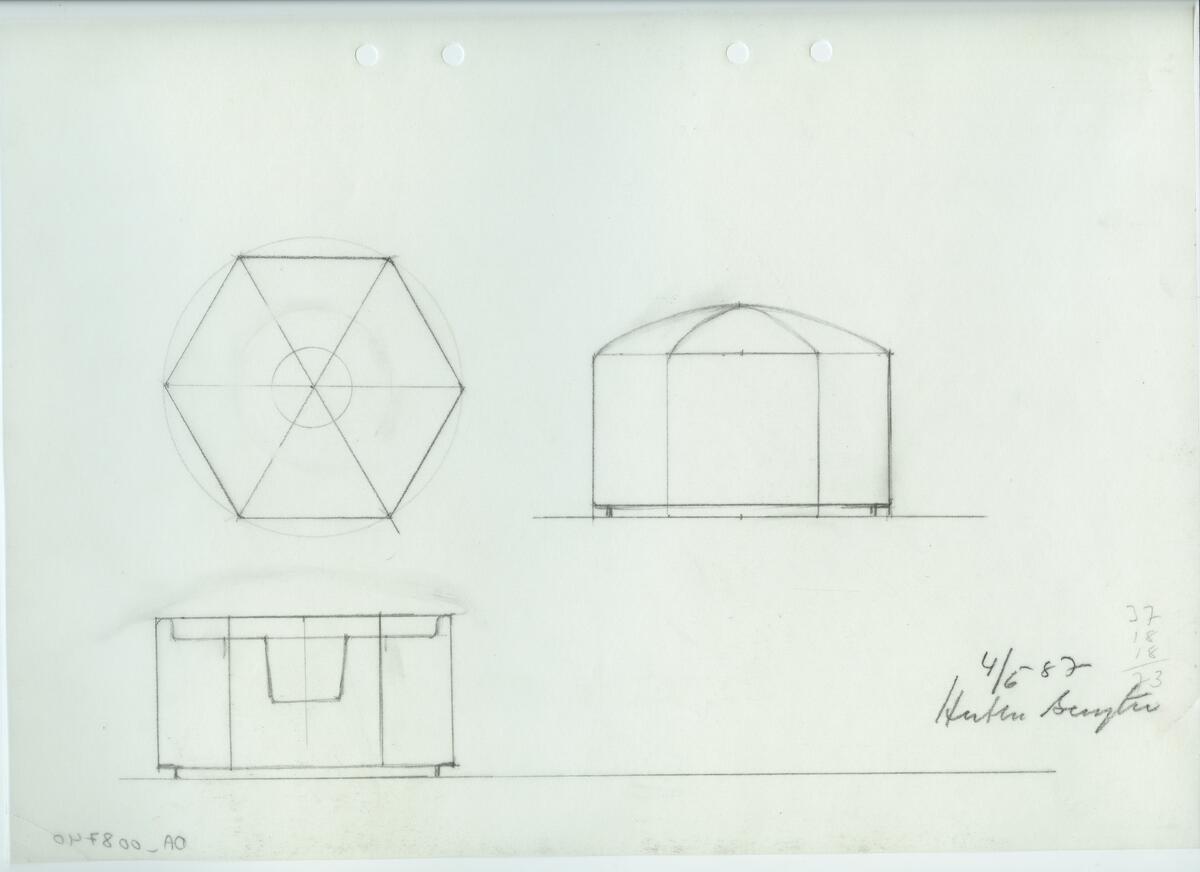 Skisser och referensmaterial till olika porslin- och glasföremål som grytor, kannor, koppar med fat, servisglas m.m. Bland annat formgivning för Rosenthal. Några skisskopior av Tapio Wirkkalas formgivning för Venini - inspirationsmaterial?