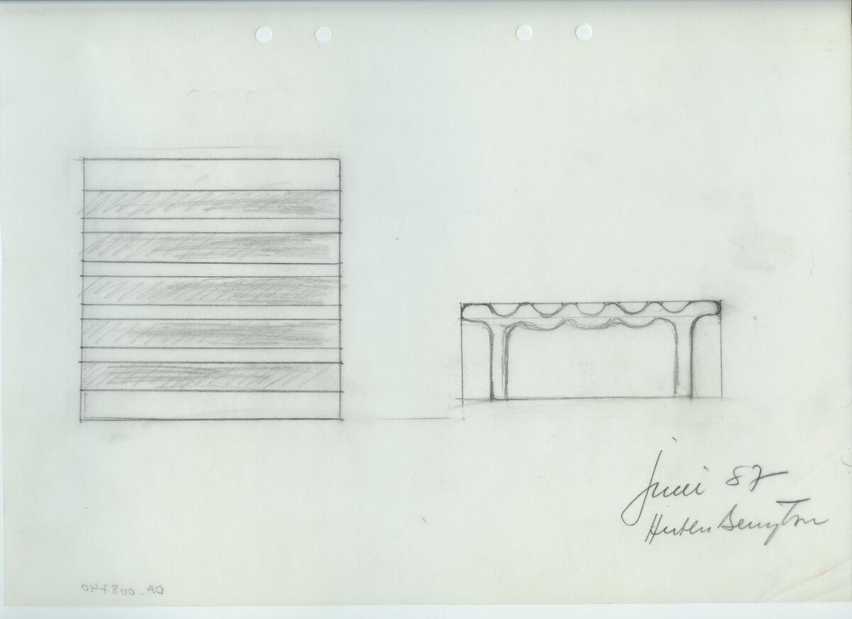 Skisser och referensmaterial till olika porslin- och glasföremål som grytor, kannor, koppar med fat, servisglas m.m. Bland annat formgivning för Rosenthal. Några skisskopior av Tapio Wirkkalas formgivning för Venini - inspirationsmaterial?