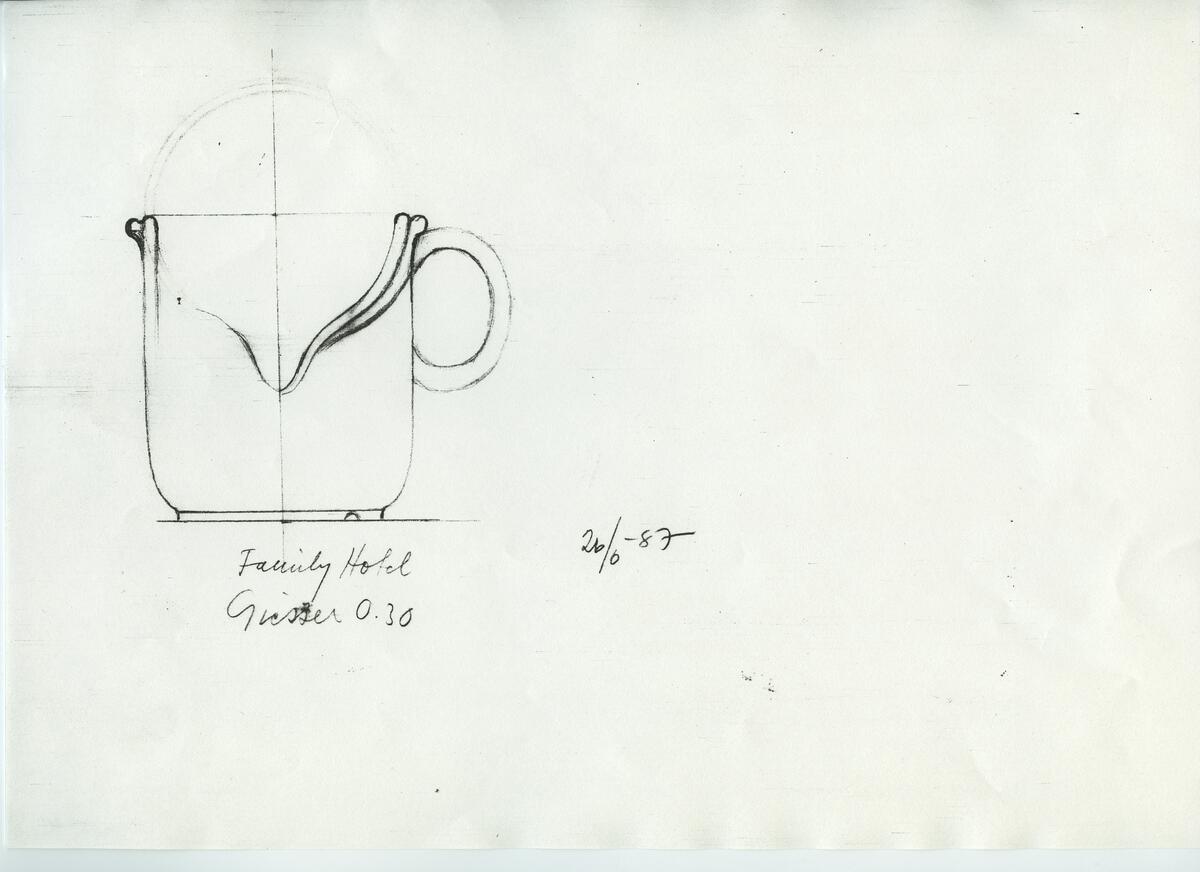 Skisser och referensmaterial till olika porslin- och glasföremål som grytor, kannor, koppar med fat, servisglas m.m. Bland annat formgivning för Rosenthal. Några skisskopior av Tapio Wirkkalas formgivning för Venini - inspirationsmaterial?