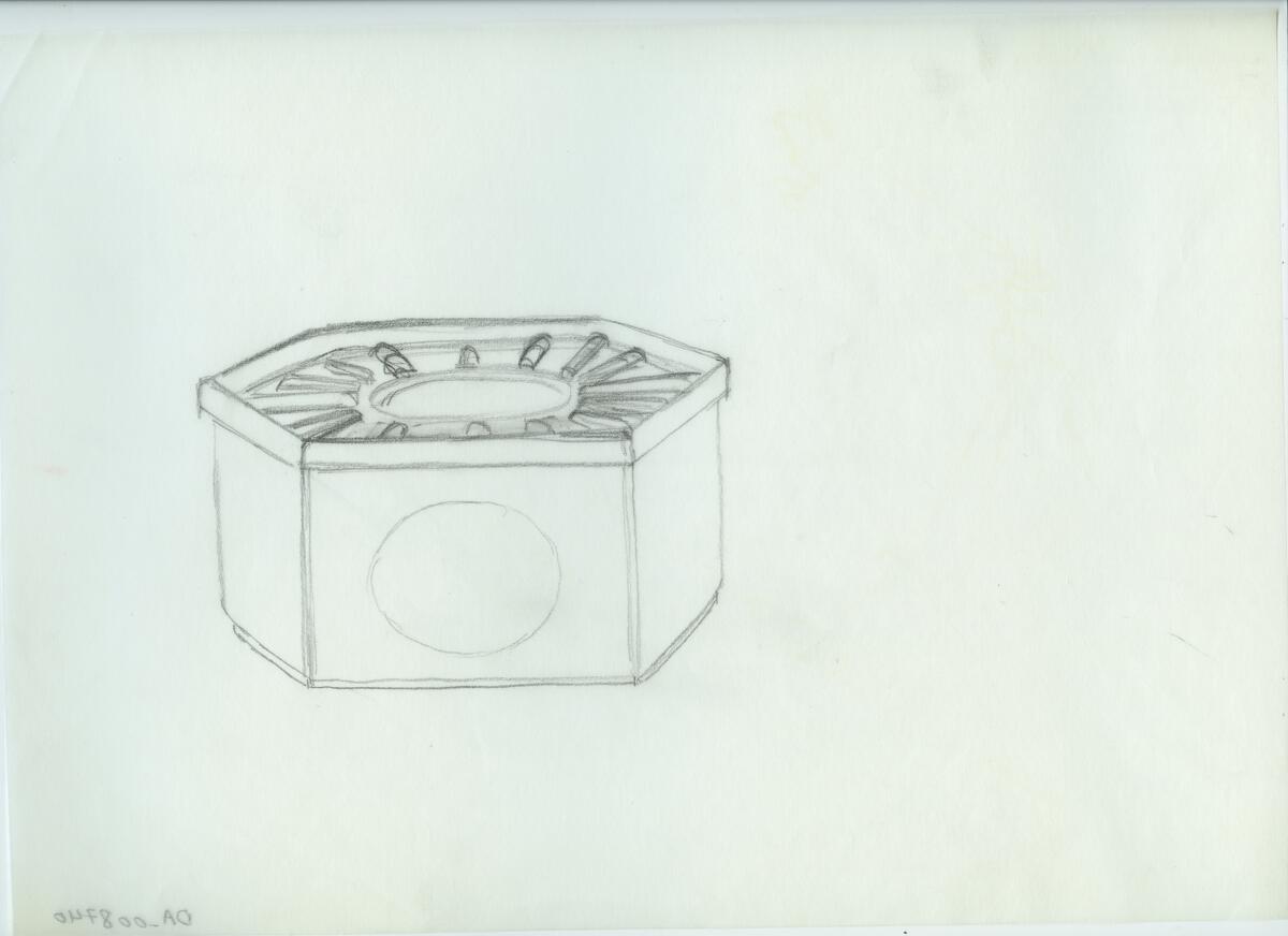 Skisser och referensmaterial till olika porslin- och glasföremål som grytor, kannor, koppar med fat, servisglas m.m. Bland annat formgivning för Rosenthal. Några skisskopior av Tapio Wirkkalas formgivning för Venini - inspirationsmaterial?