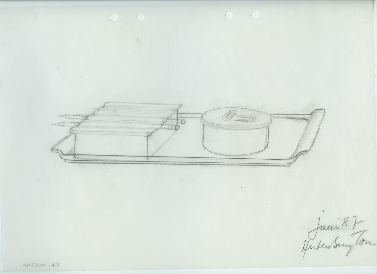 Skisser och referensmaterial till olika porslin- och glasföremål som grytor, kannor, koppar med fat, servisglas m.m. Bland annat formgivning för Rosenthal. Några skisskopior av Tapio Wirkkalas formgivning för Venini - inspirationsmaterial?