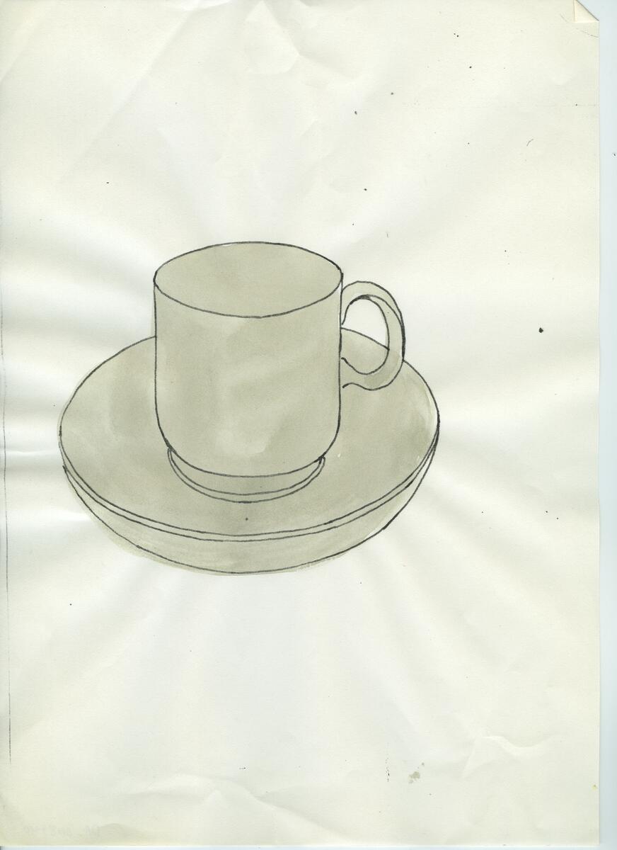 Skisser och referensmaterial till olika porslin- och glasföremål som grytor, kannor, koppar med fat, servisglas m.m. Bland annat formgivning för Rosenthal. Några skisskopior av Tapio Wirkkalas formgivning för Venini - inspirationsmaterial?