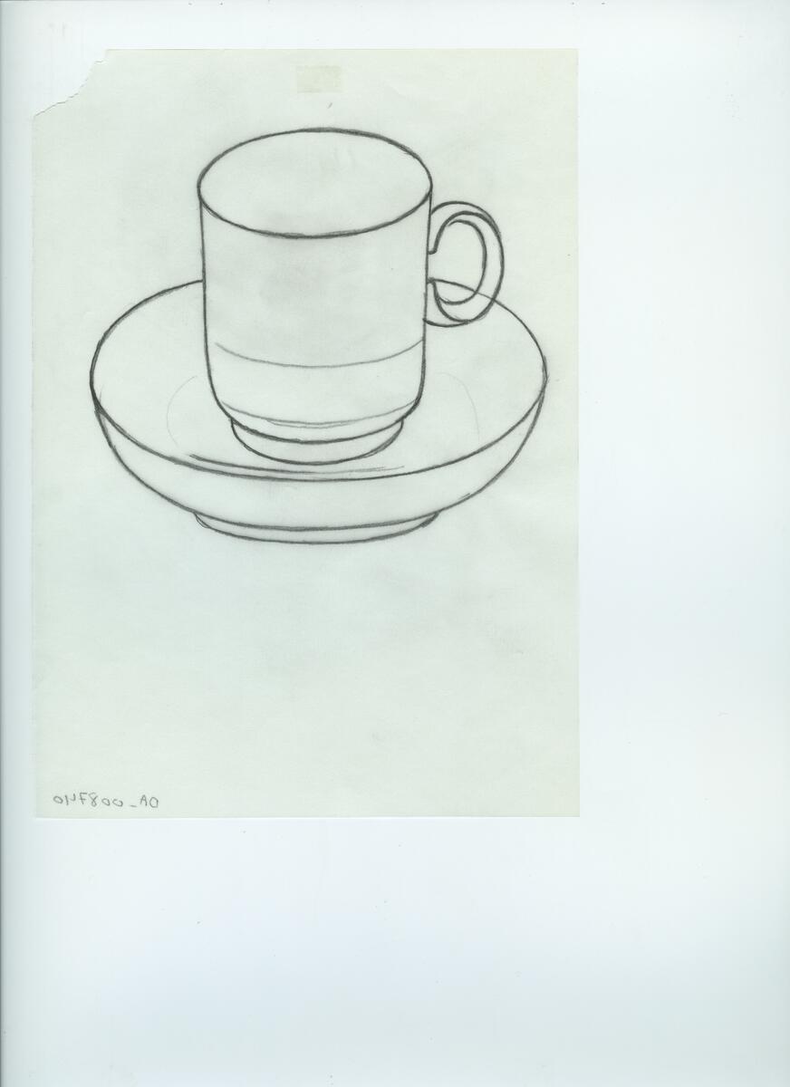 Skisser och referensmaterial till olika porslin- och glasföremål som grytor, kannor, koppar med fat, servisglas m.m. Bland annat formgivning för Rosenthal. Några skisskopior av Tapio Wirkkalas formgivning för Venini - inspirationsmaterial?