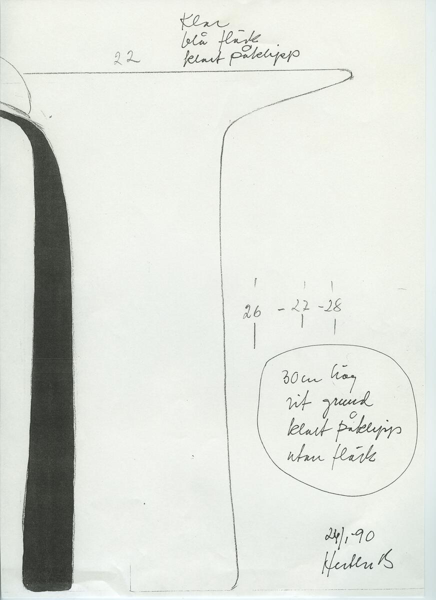 Skisser och referensmaterial till olika porslin- och glasföremål som grytor, kannor, koppar med fat, servisglas m.m. Bland annat formgivning för Rosenthal. Några skisskopior av Tapio Wirkkalas formgivning för Venini - inspirationsmaterial?