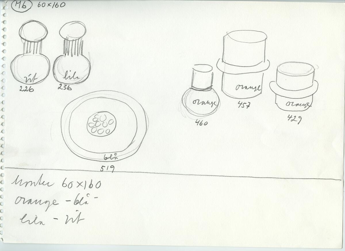 Skisser och referensmaterial till olika porslin- och glasföremål som grytor, kannor, koppar med fat, servisglas m.m. Bland annat formgivning för Rosenthal. Några skisskopior av Tapio Wirkkalas formgivning för Venini - inspirationsmaterial?