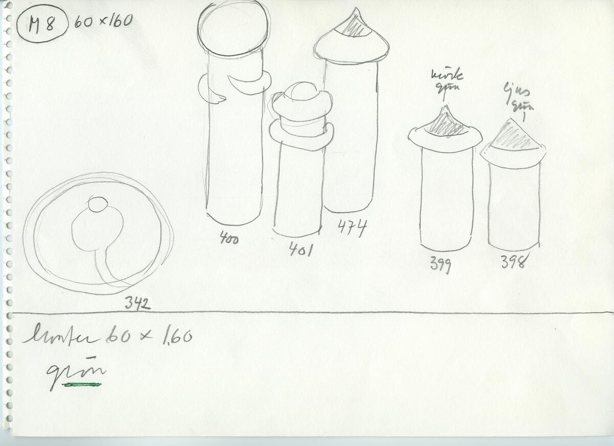 Skisser och referensmaterial till olika porslin- och glasföremål som grytor, kannor, koppar med fat, servisglas m.m. Bland annat formgivning för Rosenthal. Några skisskopior av Tapio Wirkkalas formgivning för Venini - inspirationsmaterial?