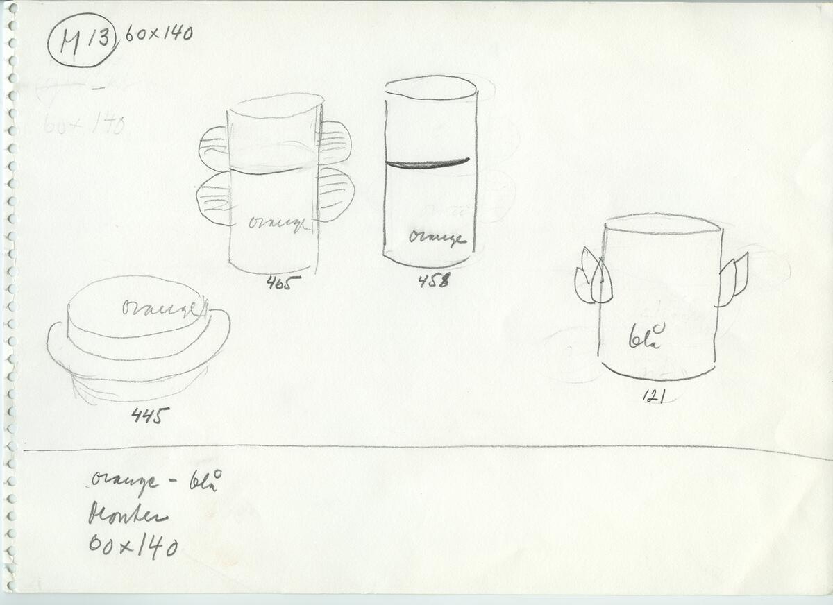 Skisser och referensmaterial till olika porslin- och glasföremål som grytor, kannor, koppar med fat, servisglas m.m. Bland annat formgivning för Rosenthal. Några skisskopior av Tapio Wirkkalas formgivning för Venini - inspirationsmaterial?